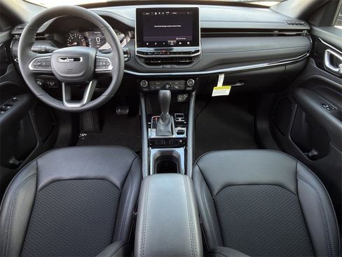 New 2026 Jeep Compass Latitude image 10