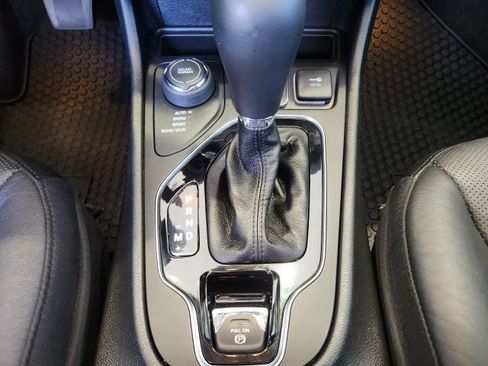 Used 2021 Jeep Cherokee Limited w/ Elite Package AWD/4WD image 19