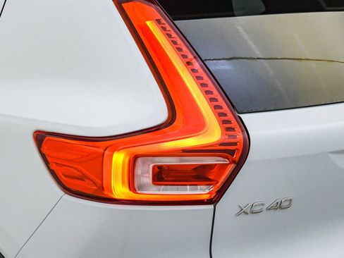 Certified 2025 Volvo XC40 B5 Core AWD/4WD image 12