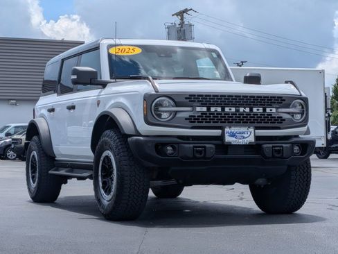 Certified 2025 Ford Bronco Badlands AWD/4WD image 3