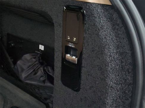 Used 2023 Land Rover Range Rover SE image 34