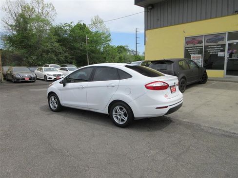 Used 2019 Ford Fiesta SE image 3