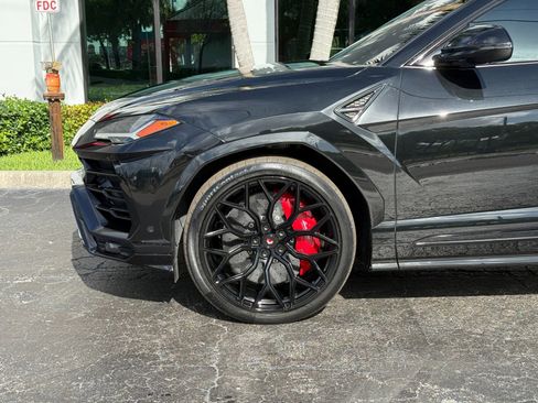 Used 2019 Lamborghini Urus image 11