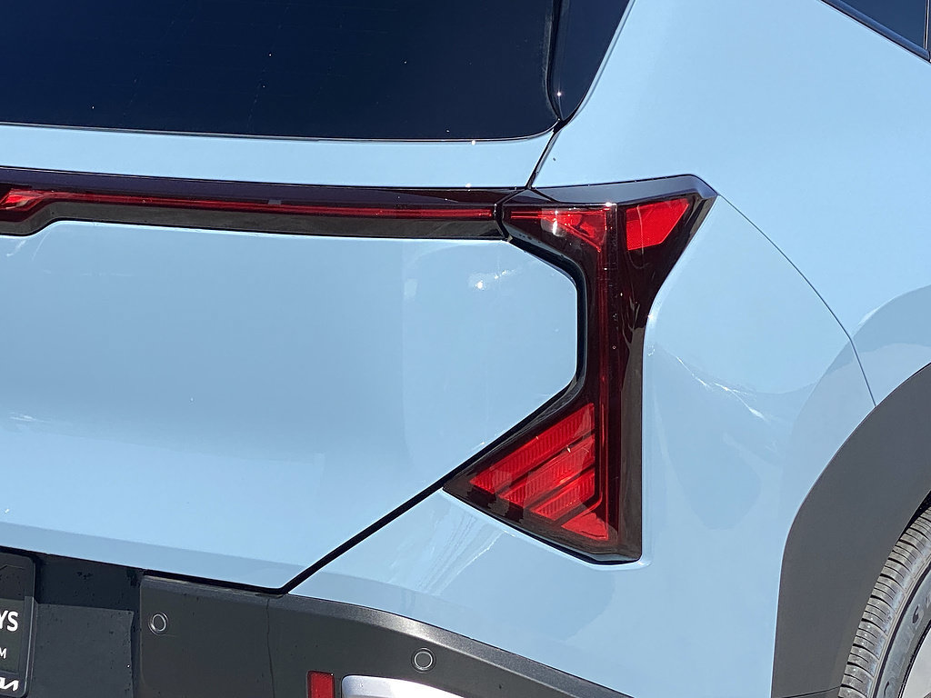 New 2027 Kia Seltos S FWD image 4