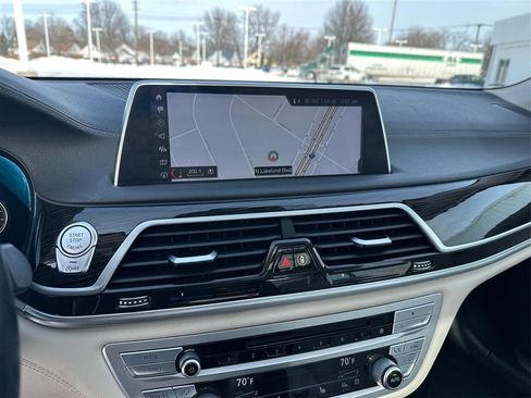 Used 2018 BMW 740i xDrive image 30