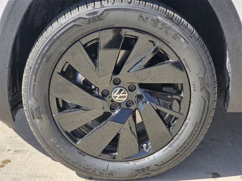 New 2026 Volkswagen Atlas SE image 9