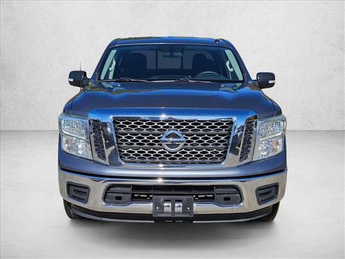 Used 2017 Nissan Titan SV image 2