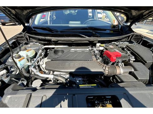 Used 2024 Nissan Rogue SV image 10