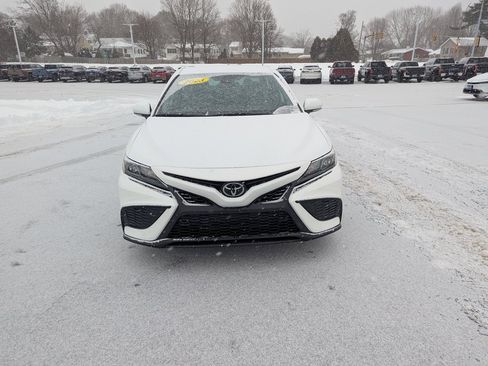Used 2023 Toyota Camry SE image 9