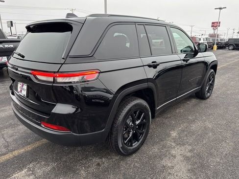 New 2025 Jeep Grand Cherokee Altitude w/ Trailer Tow Package image 9