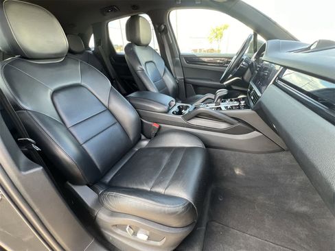 Used 2019 Porsche Cayenne image 23