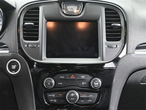 Used 2019 Chrysler 300 S image 26