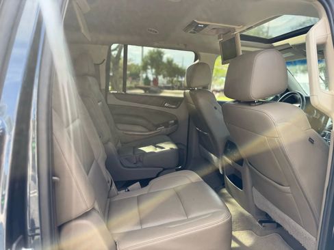 Used 2019 Chevrolet Suburban Premier RWD image 21