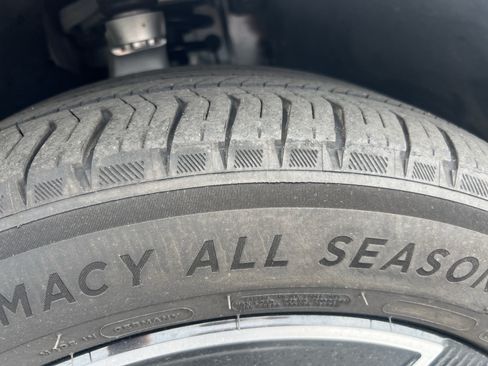 Used 2025 Mercedes-Benz GLC 300 4MATIC image 12