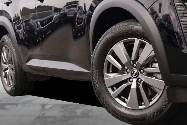 Certified 2026 Nissan Pathfinder SV AWD/4WD image 3