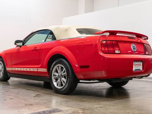 Used 2005 Ford Mustang Convertible RWD image 9
