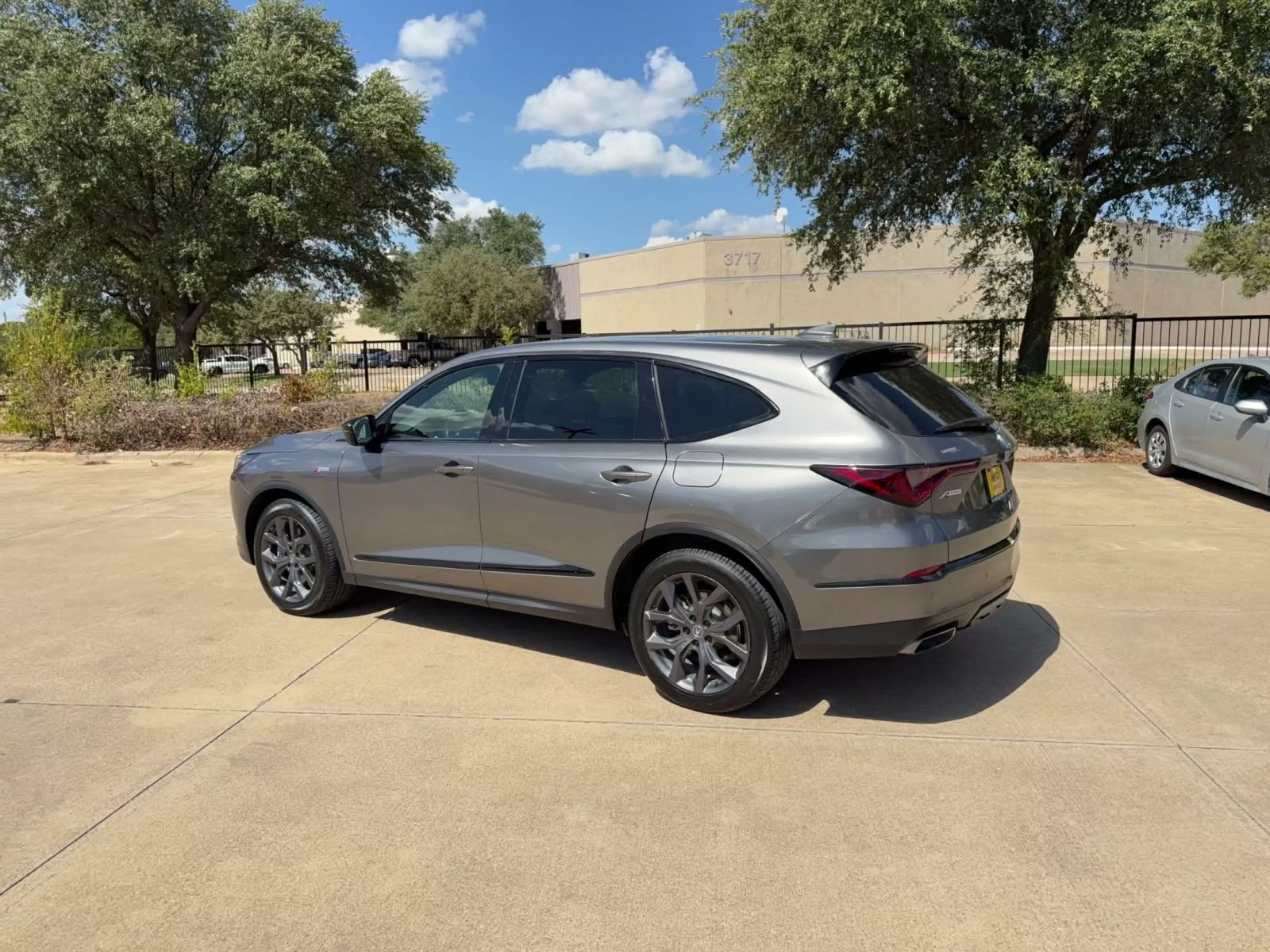 Used 2023 Acura MDX A-Spec AWD/4WD image 9