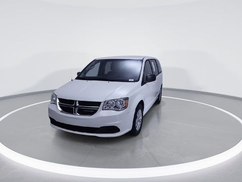 Used 2018 Dodge Grand Caravan SE FWD image 5