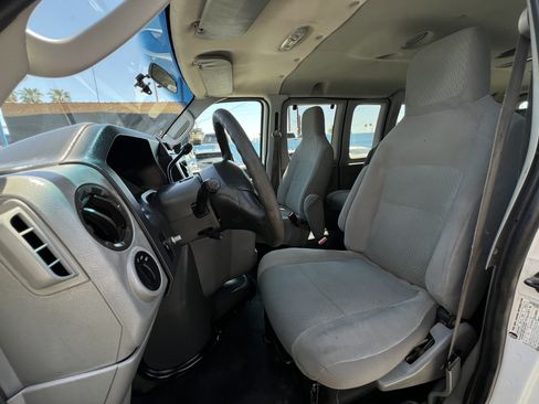 Used 2011 Ford E-150 and Econoline 150 Wagon w/ Interior Upgrade Pkg RWD image 11