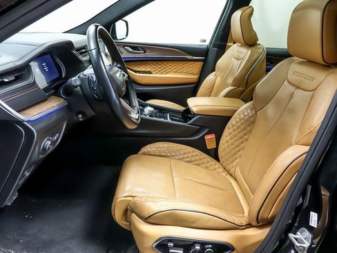 Used 2022 Jeep Grand Cherokee Summit image 8