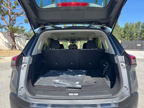 Used 2023 Nissan Rogue SV image 20