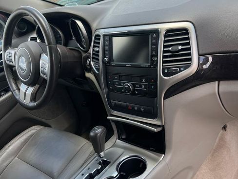 Used 2012 Jeep Grand Cherokee Laredo AWD/4WD image 10