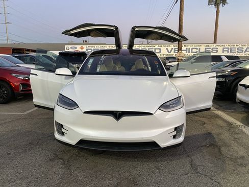 Used 2016 Tesla Model X 75D image 23