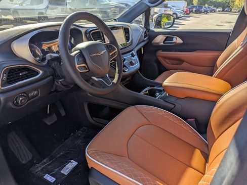 New 2026 Chrysler Pacifica Pinnacle w/ Trailer Tow Group image 15