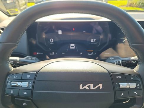 Used 2025 Kia K4 EX image 23