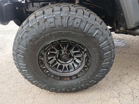 New 2025 Jeep Gladiator Sport image 17