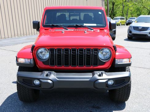 Used 2024 Jeep Gladiator Sport AWD/4WD image 11