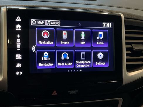 Used 2017 Honda Pilot Touring image 16