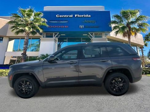 New 2026 Jeep Grand Cherokee Altitude image 8