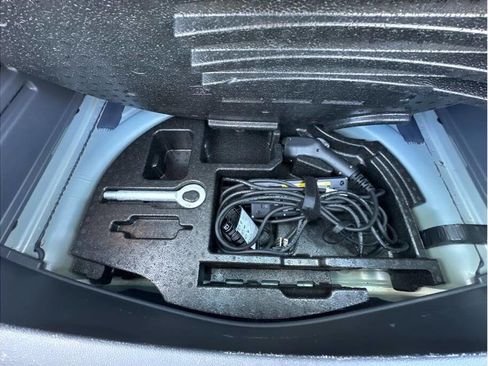 Used 2019 Chevrolet Bolt Premier w/ Infotainment Package image 28