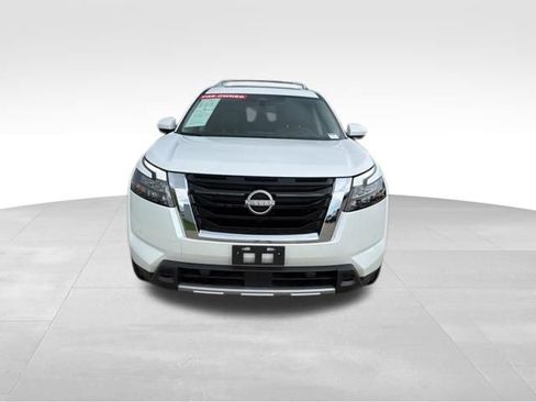 Used 2025 Nissan Pathfinder Platinum w/ Cargo Package AWD/4WD image 3