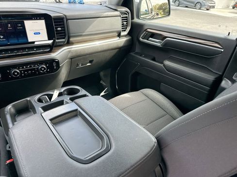 Used 2024 Chevrolet Silverado 1500 LT image 23