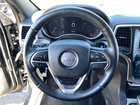 Used 2018 Jeep Grand Cherokee Laredo AWD/4WD image 26
