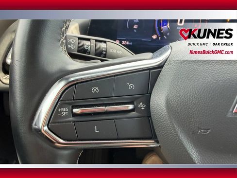 Used 2024 Chevrolet Traverse LT FWD image 14