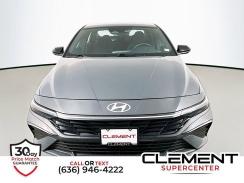 Used 2025 Hyundai Elantra Sport image 2