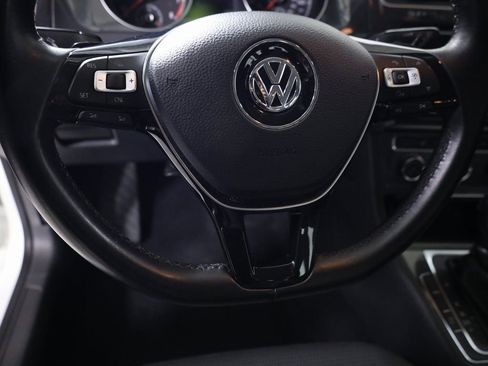 Used 2018 Volkswagen Golf S image 13