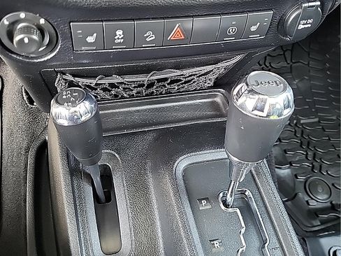 Used 2014 Jeep Wrangler Unlimited Sahara w/ Dual Top Group AWD/4WD image 26