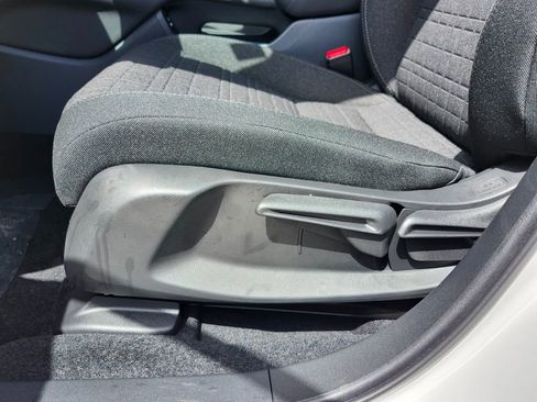 New 2026 Honda HR-V LX image 6