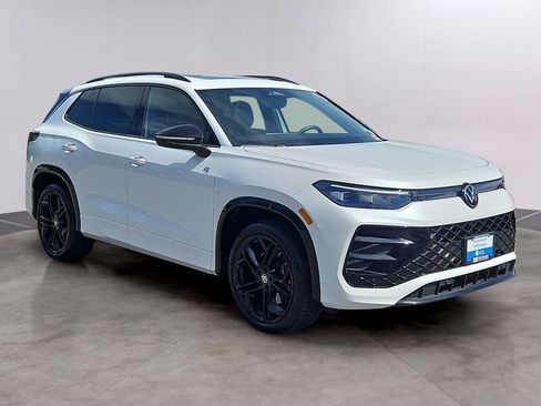 Certified 2026 Volkswagen Tiguan SE R-Line AWD/4WD image 3