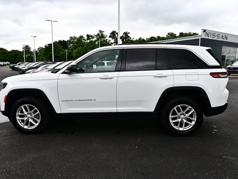 Used 2024 Jeep Grand Cherokee Laredo X AWD/4WD image 5
