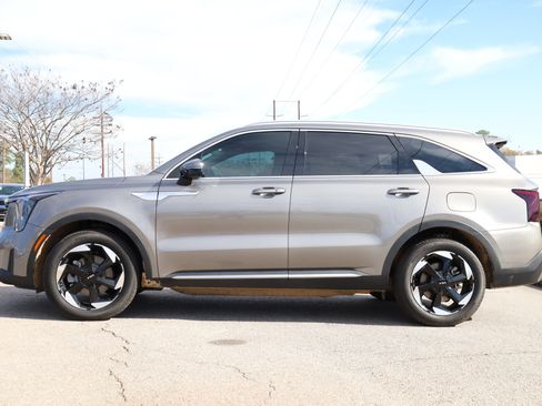 Used 2025 Kia Sorento EX image 2