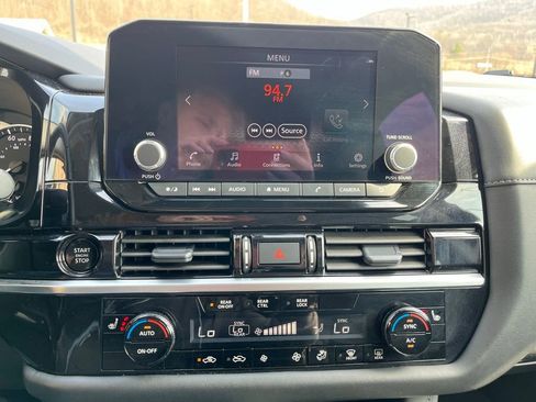 Used 2025 Nissan Pathfinder SV image 17