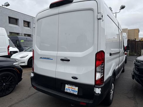 Used 2023 Ford E-Transit Medium Roof image 5