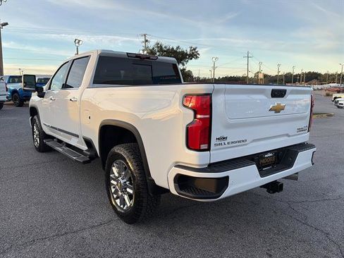 New 2026 Chevrolet Silverado 2500 High Country w/ High Country Premium Package AWD/4WD image 5