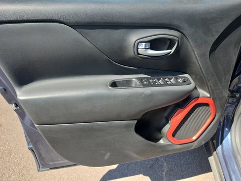 Used 2023 Jeep Renegade Trailhawk AWD/4WD image 12