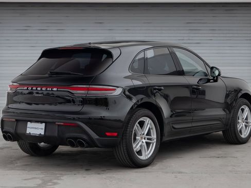 Certified 2025 Porsche Macan image 7
